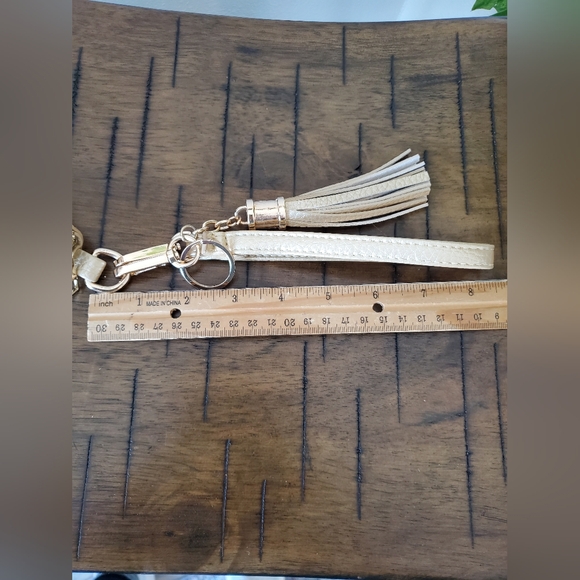 Pyramid-shaped Wristlet - Picture 12 of 12